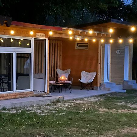 The Frog Glamping Hotel Horezu Exterior photo