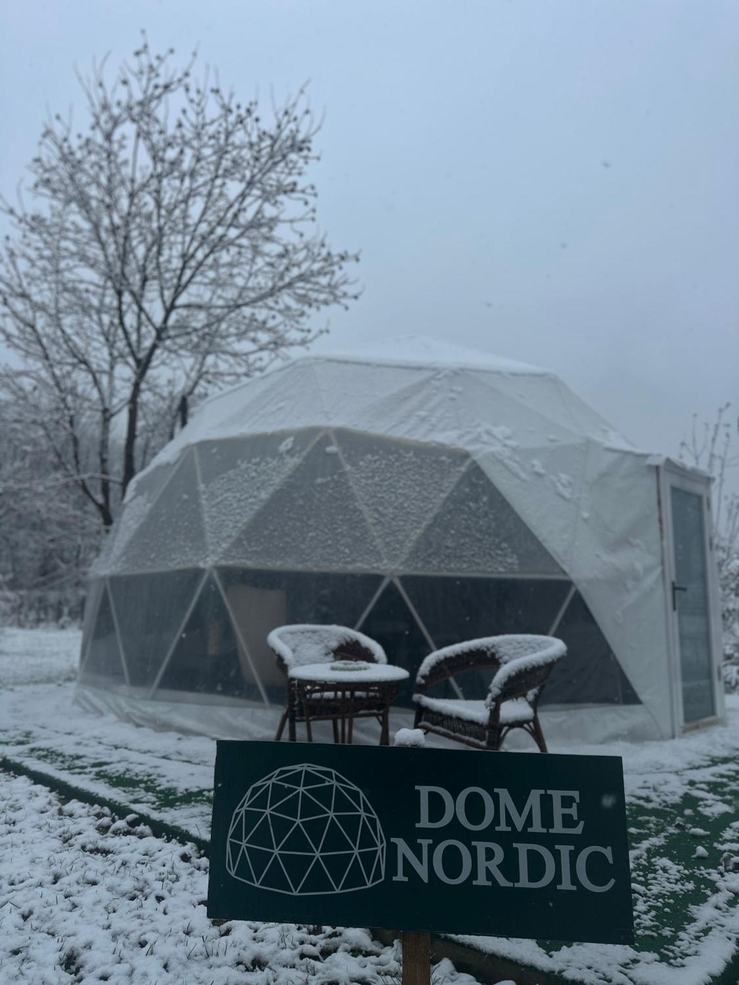 The Frog Glamping Hotel Horezu Exterior photo